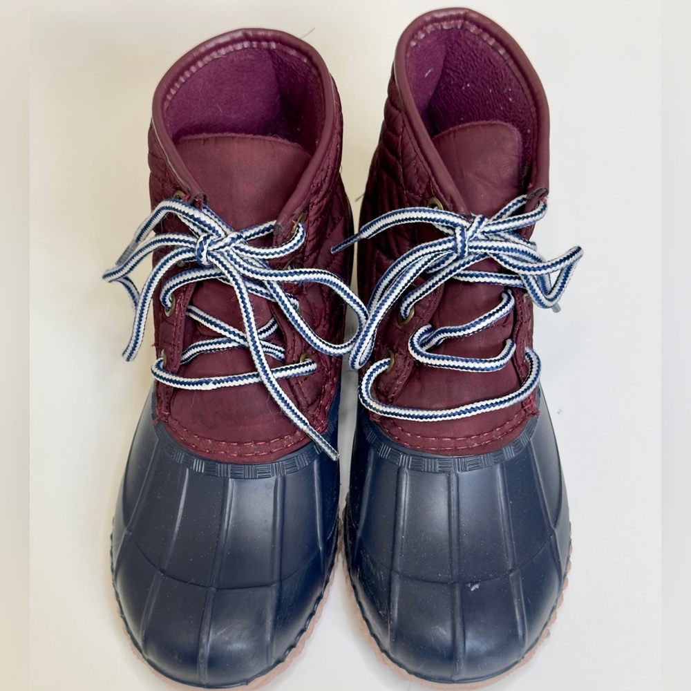 Women’s size 5 Magellan Outdoor Duck Boots